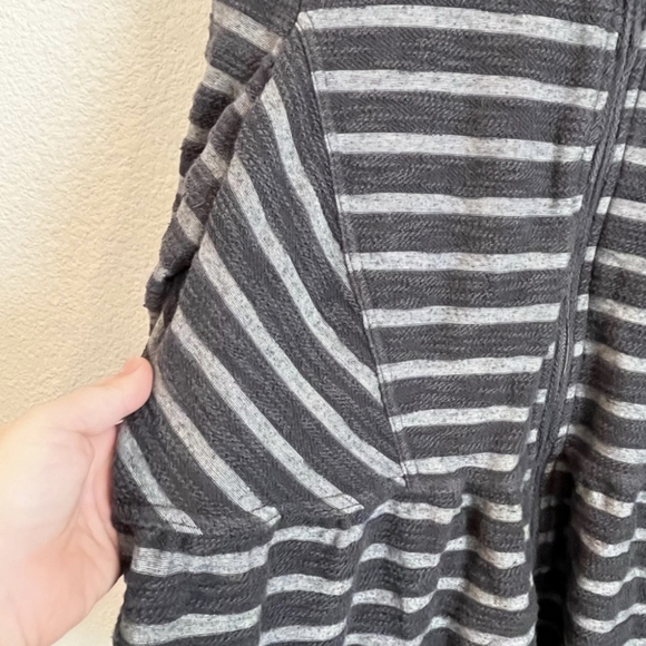 Free People size Large two tone gray stripe distressed relaxed peplum blazer - Picture 7 of 9